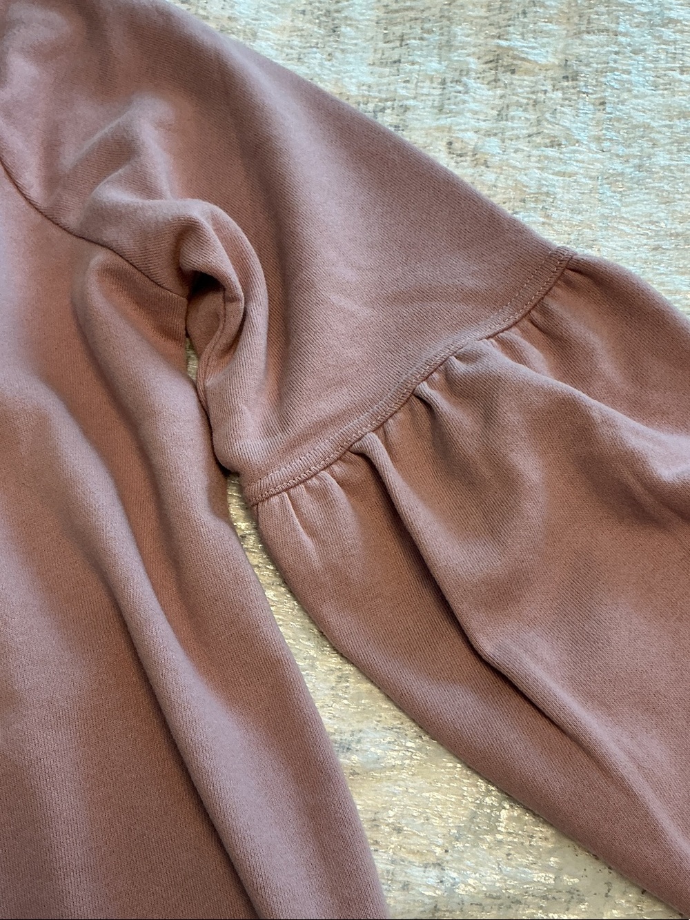 Cable & Gauge Dusty Mauve Puff-Sleeve Sweatshirt - Picture 2 of 3